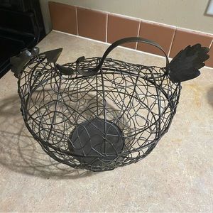 Farmhouse/ Wired chicken basket